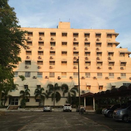 Paradorn Inn Chumphon Exterior foto
