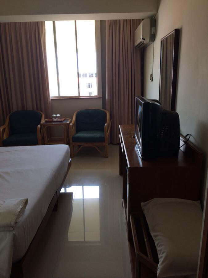 Paradorn Inn Chumphon Exterior foto
